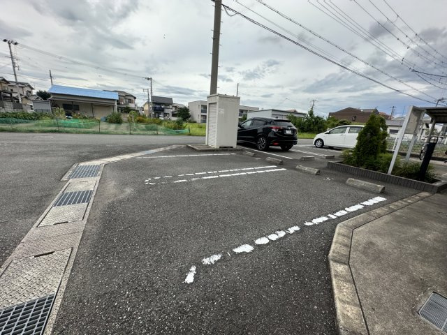 ロイヤル・ガーデンの駐車場