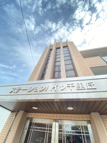 ステーションハイツ千里丘のエントランス