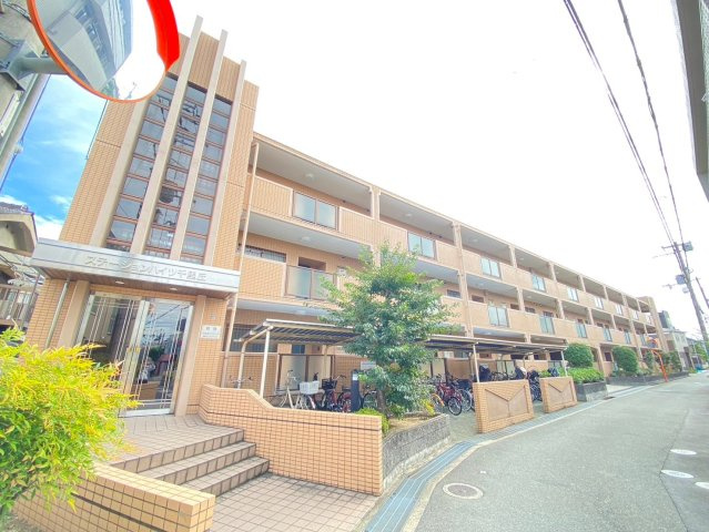ステーションハイツ千里丘の外観