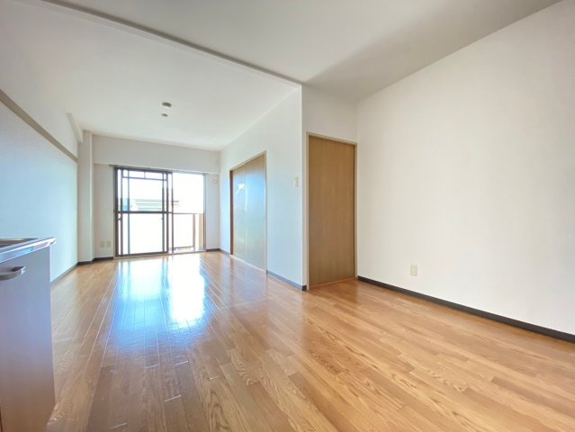 ステーションハイツ千里丘の居間・リビング