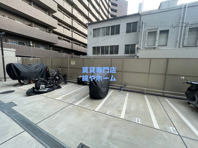 ミラージュパレス難波幸町の駐車場|駐車場に車を止められます