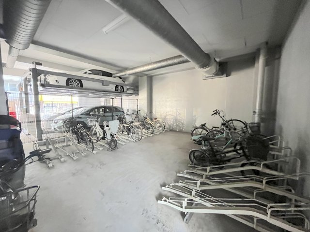藤和平尾山荘ホームズの駐車場