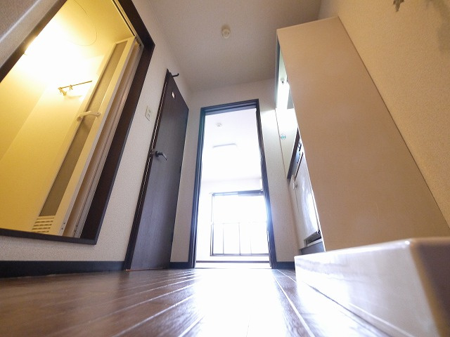 ラ・ヌーヴェルの玄関