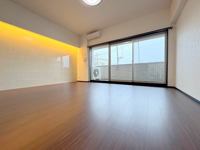 プレジオ三国ASIANの居間・リビング