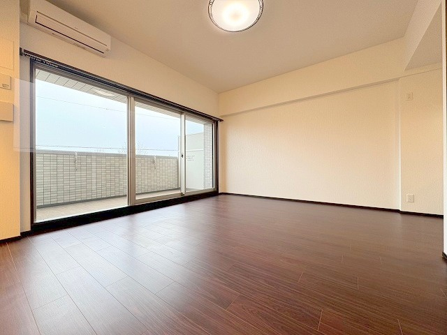 プレジオ三国ASIANの居間・リビング