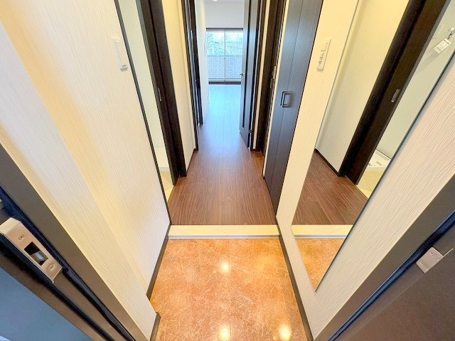 プレジオ三国ASIANの玄関