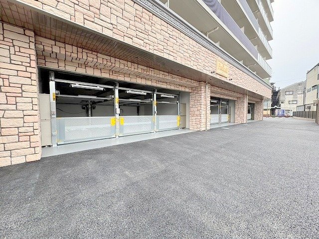 プレジオ三国ASIANの駐車場