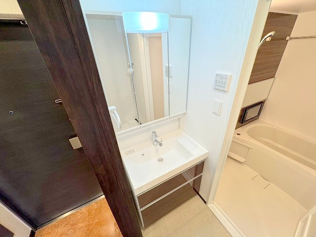 プレジオ三国ASIANの独立洗面台