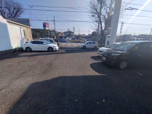 上六名1丁目倉庫付事務所の駐車場
