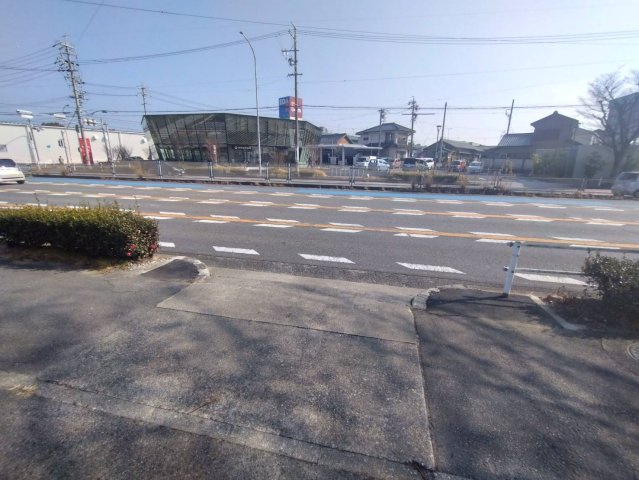 上六名1丁目倉庫付事務所の駐車場