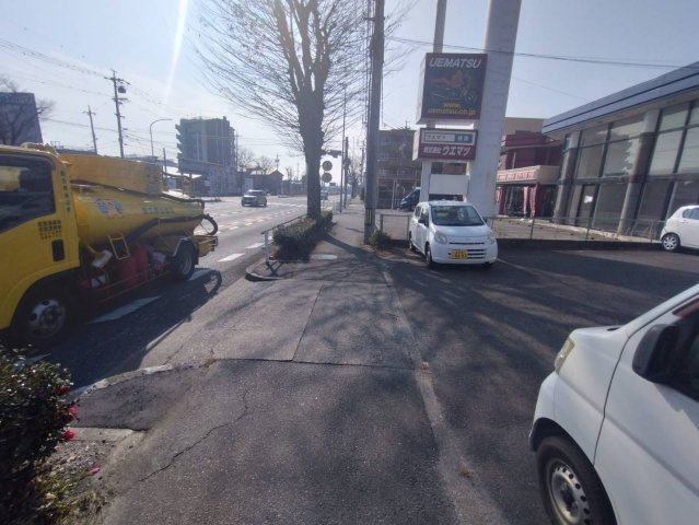 上六名1丁目倉庫付事務所の駐車場