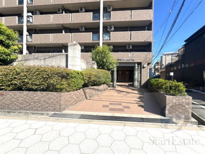 【エントランス】 | シャルマンフジビルトモアー今里 | 清潔なエントランスです