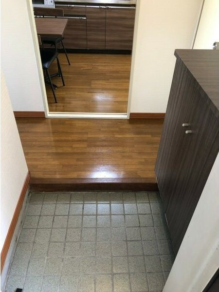 アイリス中平の玄関