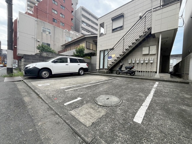 フラット白妙の駐車場