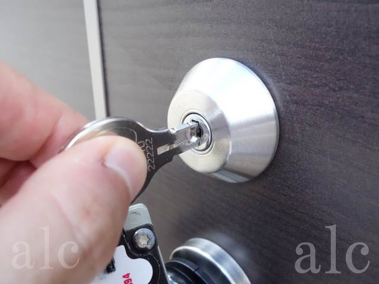 アーバンプレイス落合Aのその他共用部分|カギ穴の複雑なディンプルキー　ピッキングの被害を未然に防ぎます。