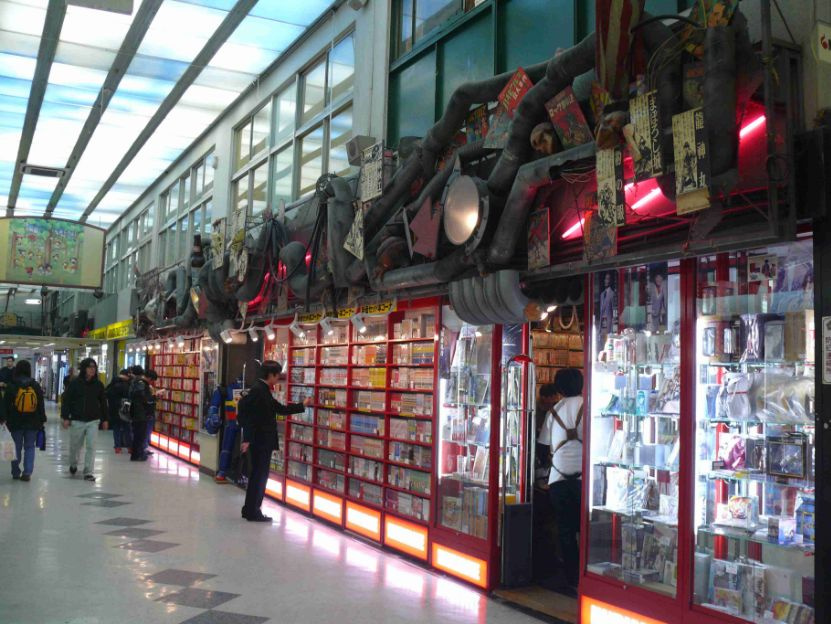 アーバンプレイス落合Aの周辺|中野駅サンモール商店街奥　ブロードウェイ。中野駅は大きな繁華街として知られています。