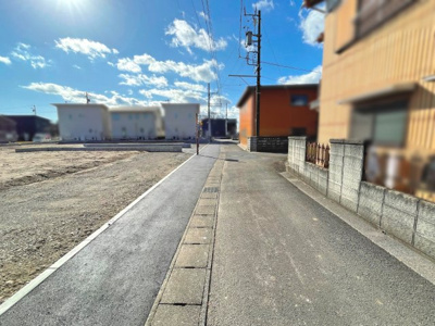 【前面道路含む現地写真】 | 東員町大字大木　全４区画宅地分譲 | 西側前面道路