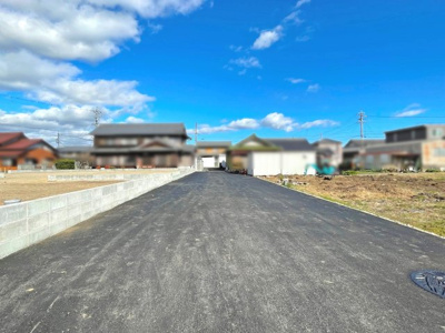 【前面道路含む現地写真】 | 東員町大字大木　全４区画宅地分譲 | 東側前面道路