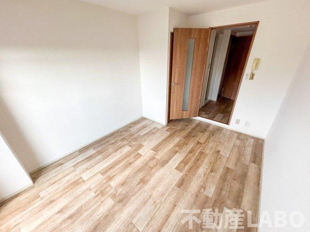 フローライト長居の洋室