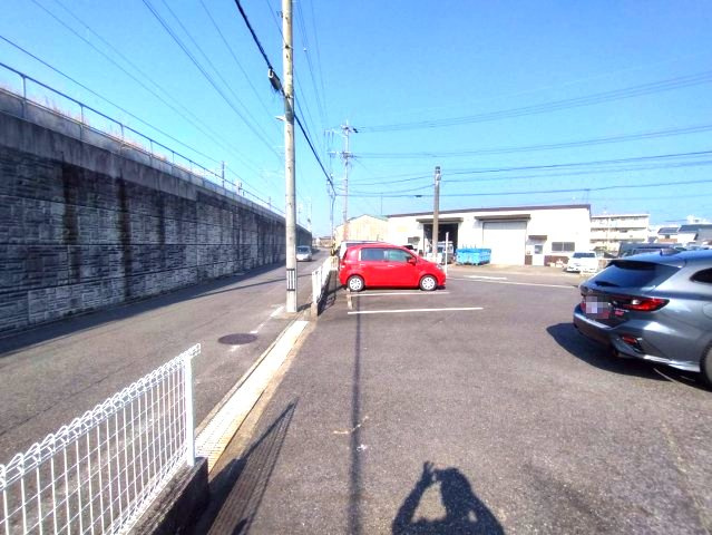 江口2丁目倉庫付貸事務所の駐車場