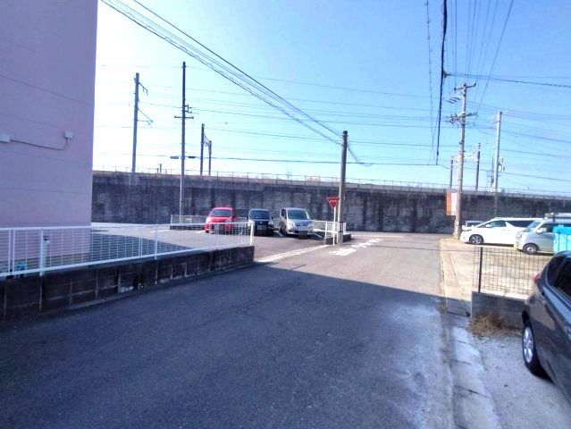 江口2丁目倉庫付貸事務所の駐車場