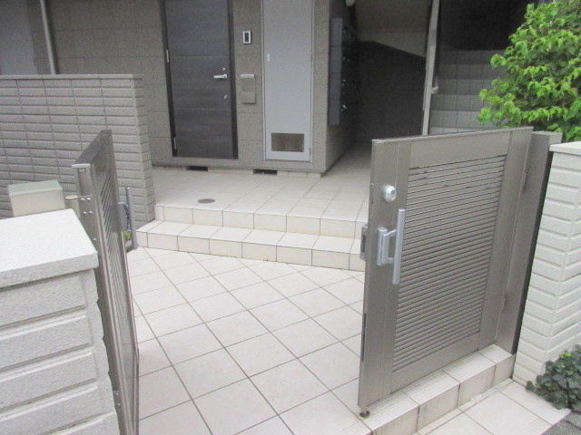 ウィステリア　中町のエントランス