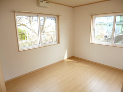 【洋室】 | 潟上市昭和大久保　中古アパート | １階洋室６帖に２面の窓がついています！