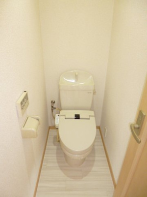 【トイレ】 | 潟上市昭和大久保　中古アパート | 温水洗浄便座付のトイレです！