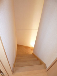 【その他】 | 潟上市昭和大久保　中古アパート | ２階のお部屋に上がる階段です！