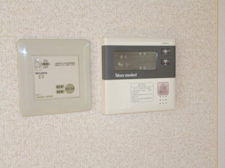 【設備】 | 潟上市昭和大久保　中古アパート | キッチン脇に操作パネルがございます！