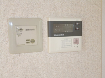 【設備】 | 潟上市昭和大久保　中古アパート | キッチン脇に操作パネルがございます！
