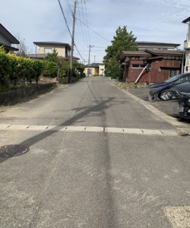 【周辺】 | 潟上市昭和大久保　中古アパート | 西側道路は、潟上市道「宮の前線」、幅員6.5Mあります。