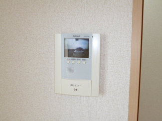 【セキュリティ】 | 潟上市昭和大久保　中古アパート | テレビモニター付きインターホンなので、急な来客にも安心ですね！