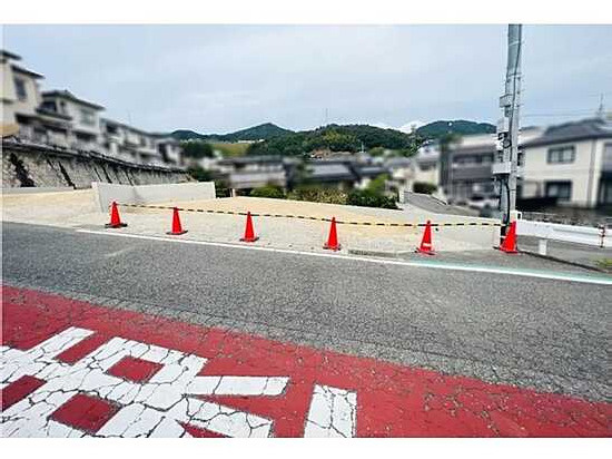 【前面道路含む現地写真】