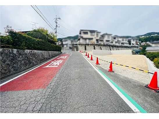 【前面道路含む現地写真】