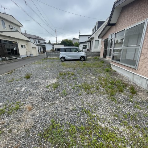 登別市登別本町1丁目16-5戸建の駐車場