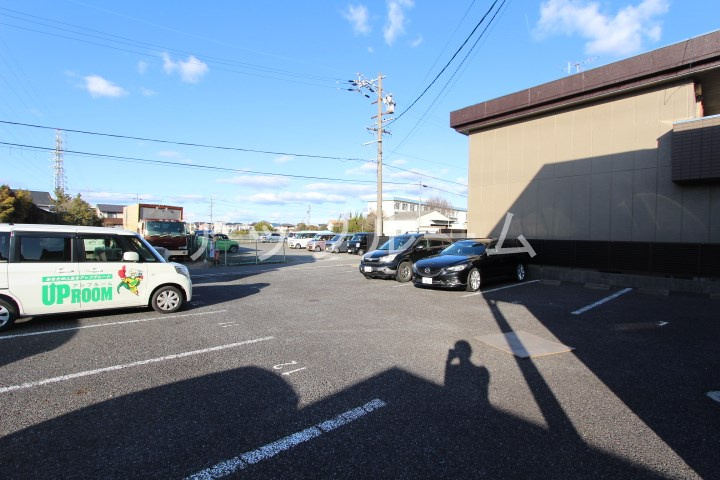 ネオステイゆうの駐車場