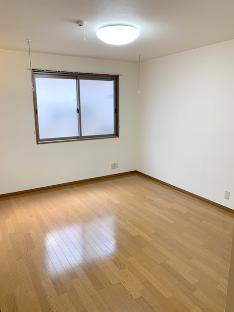 リズンの居間・リビング|光溢れる洋室