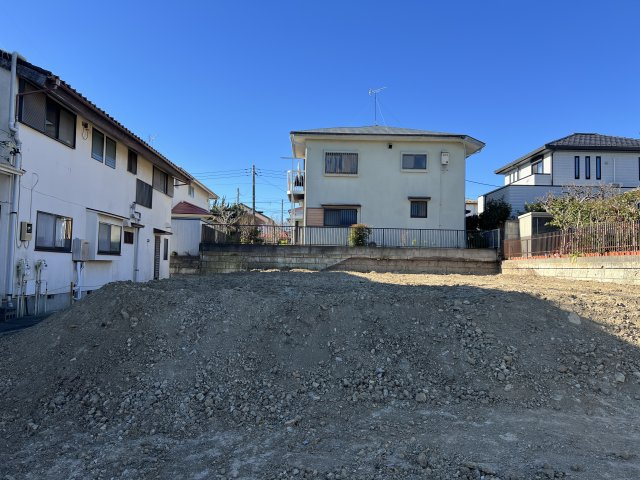 床暖房、LDK吹き抜けのある旧分譲地内の新築住宅