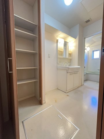 グランエスポワールAの洗面所