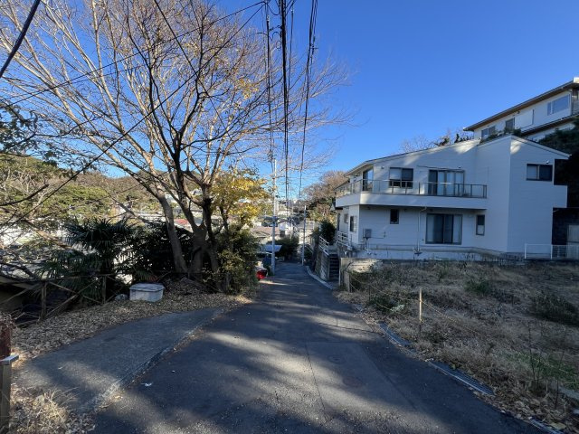 海まで徒歩12分！古都鎌倉を身近に感じることができる高台の売地の周辺