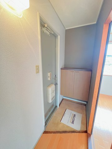 冬築タウン・パートⅡF棟の玄関