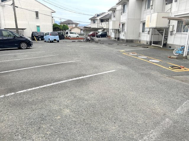 冬築タウン・パートⅡF棟の駐車場