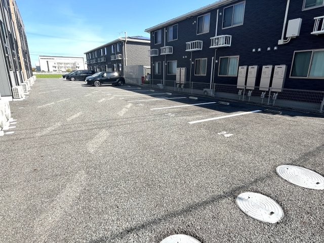 ドミール八代Ⅱの駐車場