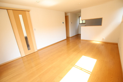 エアコン付き・ＬＤＫは１６帖の広さがあります