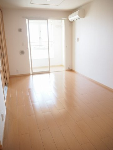 ハルトリーゲル　Ｅの居間・リビング|こちらのリビングで趣味の時間をお楽しみください