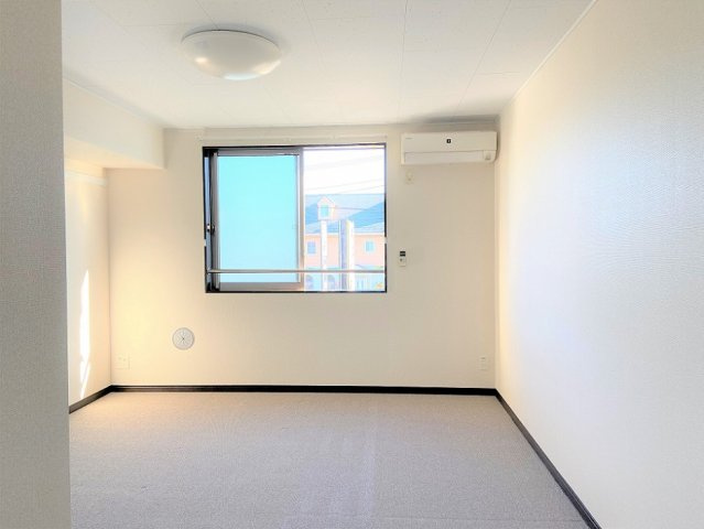 レオネクスト第３ベルプラッツの居間・リビング|ゆったりとした居間です