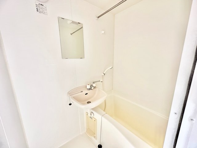 レオパレスグリーンヒル古宮の浴室|日々の疲れを癒すお風呂付です
