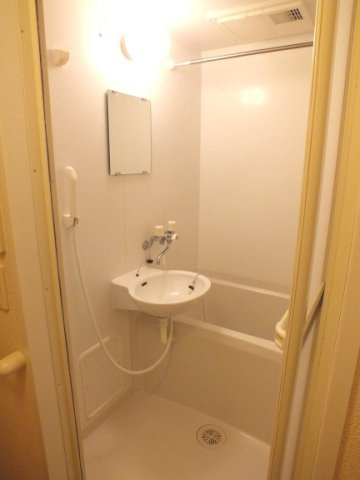 レオパレスＳＡＫＵＲＡの浴室|浴室乾燥機付