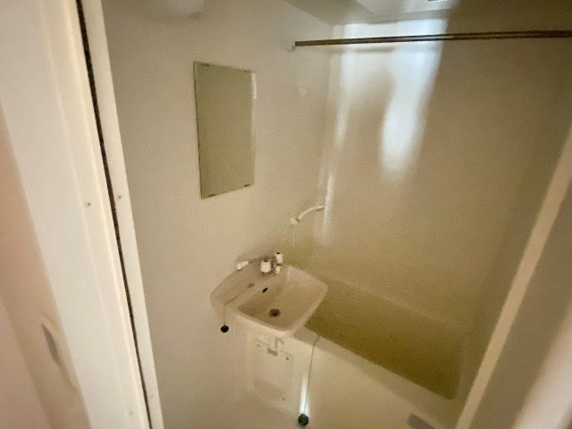 レオパレスＶＩＣＴＯＲＹＯＮＥの浴室|日々の疲れを癒すお風呂付です